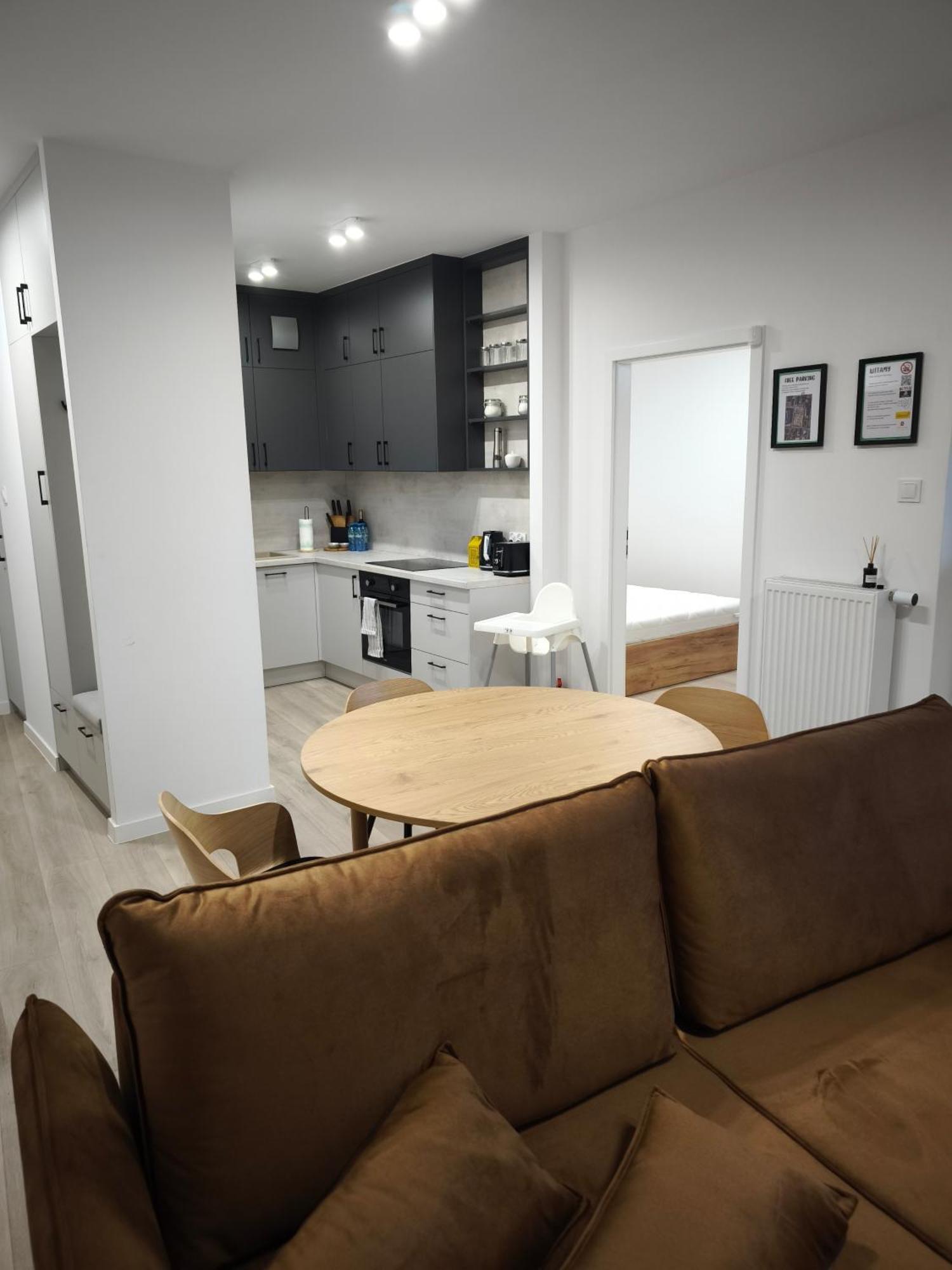 Kameralny Nowy W Centrum Miasta, Duzy Parking, Fv, Luksusowo Wyposazony, Ps5, Balkon, Klimatyzacja, Taras, Winda, Wyposazona Kuchnia * Starogard Gdanski
